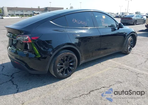 2020 Tesla Model Y z USA, uszkodzony, nr VIN 5YJYGDEE4LF052781